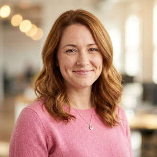 Emily Watson, que aparece como responsable de Atención al Cliente en Serena Poseanza, en una imagen de perfil